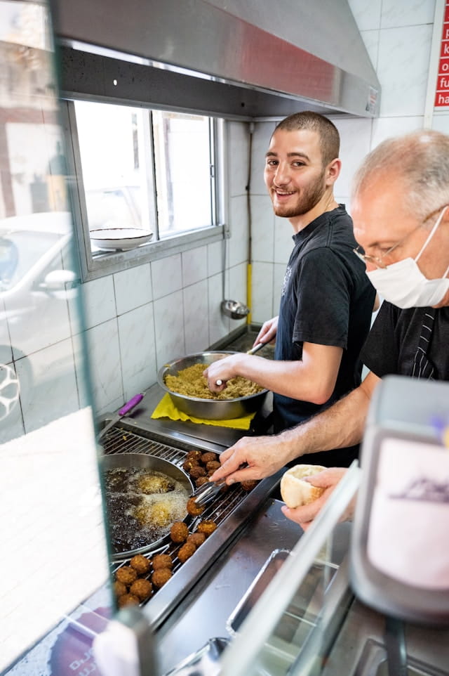 Cocina, despacho y caja alineados en horas punta
